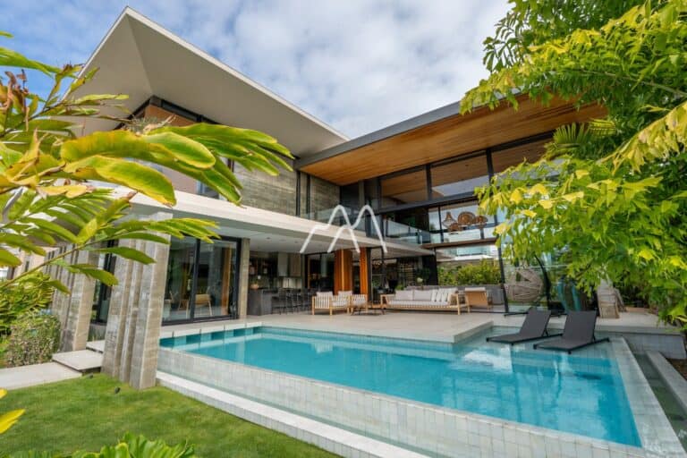 Casa à venda em Jurerê Internacional projeto Marília Ruschel