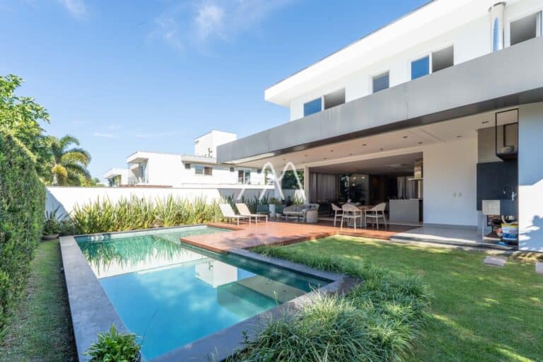 Casa moderna à venda em Jurerê Internacional