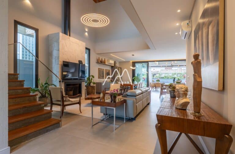Casa NOVA muito perto da PRAIA à venda em Jurerê Internacional