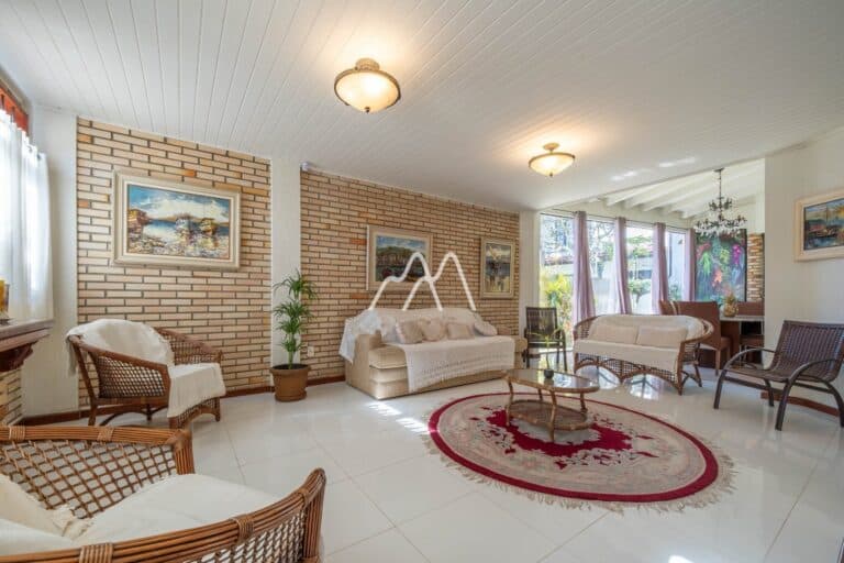 Casa próxima ao Open Shopping à venda em Jurerê Internacional