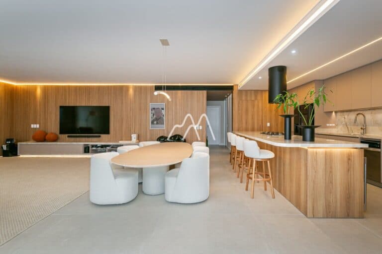 Apartamento espaçoso com vista para o mar em Jurerê